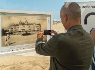 “Tutti al mare”, la mostra fotografica diffusa che racconta 180 anni di vacanza a Rimini