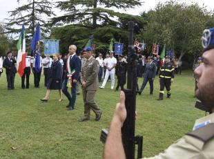 Studenti e rappresentanti delle Istituzioni omaggiano i caduti nel 79° Anniversario della Liberazione di Rimini