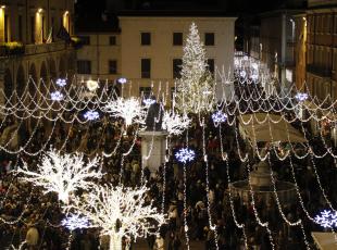 Rimini accende le luci sul Natale