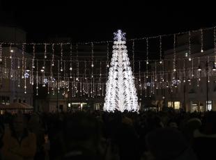 Rimini accende le luci sul Natale