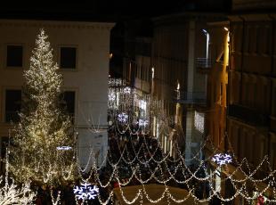 Rimini accende le luci sul Natale