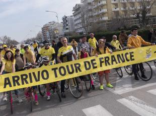 Allestimenti Tour de France sulla linea del traguardo