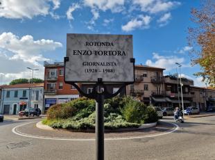 intitolazione rotatoria enzo tortora