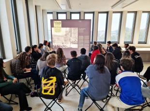 laborarorio_con_studenti_riminesi_al_centro_di_documentazione_di_dachau