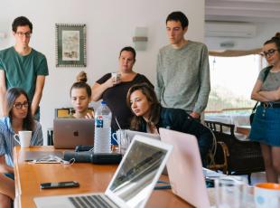 Al via ‘"Ale che impresa. Dai spazio al tuo sbuzzo",  per promuovere la cultura d’impresa tra i giovani 