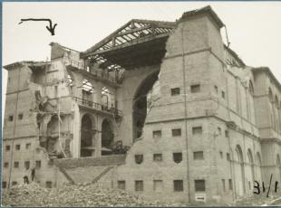 Teatro Galli distrutto - foto Moretti