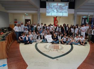 Nella sala del Consiglio comunale gli studenti di Miramare hanno animato l’evento conclusivo del percorso "I Giusti tra le Nazioni"