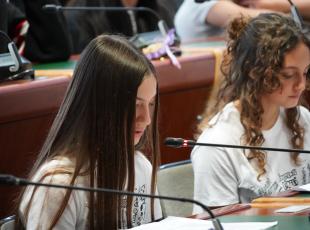 Nella sala del Consiglio comunale gli studenti di Miramare hanno animato l’evento conclusivo del percorso "I Giusti tra le Nazioni"