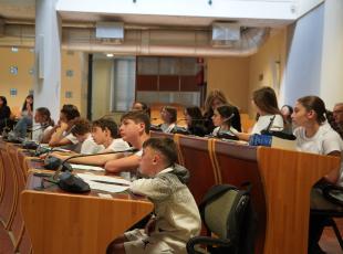 Nella sala del Consiglio comunale gli studenti di Miramare hanno animato l’evento conclusivo del percorso "I Giusti tra le Nazioni"