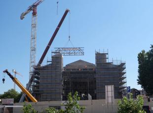 05_teatro_galli_posizionamento_travi_panorama_3.jpg