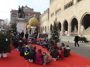 addobbi_scuole_natale_alberi_piazza_cavour_2_.png