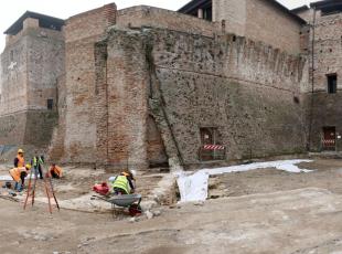 castelsimsondo_scavi_archeologici_panorama_2_r.jpg
