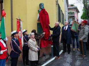 inaugurazione_busto_venerucci_08_sam_3629.jpg