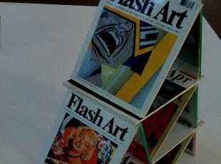maurizio_cattelan_strategie_flash_art_piramide.jpg