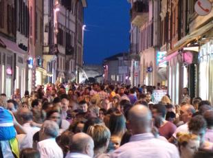 shoppingnight_2.jpg