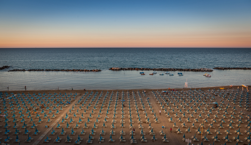 spiaggia Rimini al tramonto